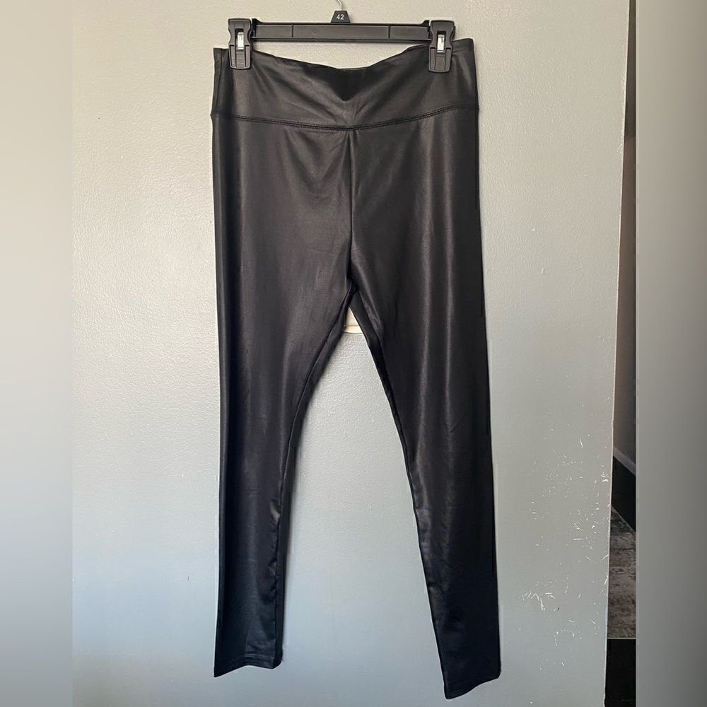 Wild Fable black hi-rise leggings size medium